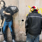 Steve Jobs z Dżungli w Calais -  przesłanie Banksy’ego