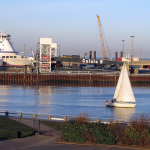 Promy do Anglii: Port Calais zbliża się do rekordu przepustowości
