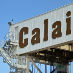 Brytyjscy spedytorzy unikają przepraw przez Calais