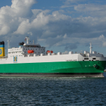 Większy statek na linii promowej Stena Line z Gdyni do Nynäshamn