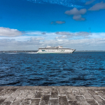 Irlandzki prom z 650 pasażerami uderzył w dok u wybrzeży Walii