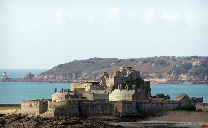 DFDS i Brittany Ferries będą pływać na wyspy Jersey i Guernsey