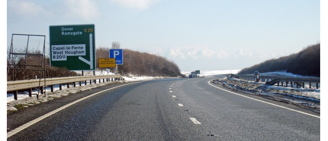 Uważaj! Łatwiej o blokadę na kole na drogach prowadzących do Dover