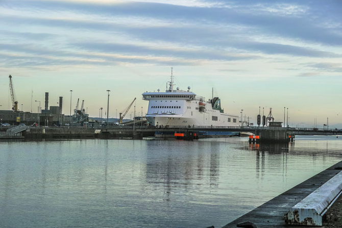Promy do Irlandii: Wzrost przychodów Irish Ferries w ujęciu rocznym