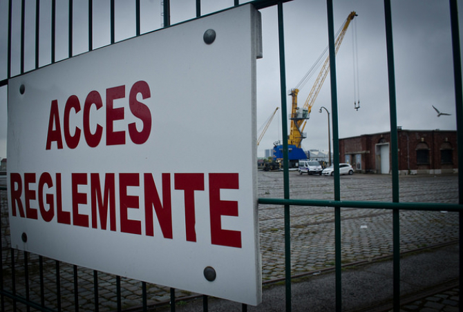 Uaktywnienie nielegalnych imigrantów w Calais [Video]
