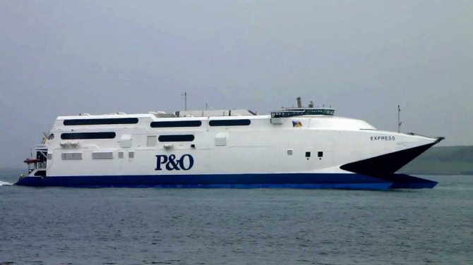 Promy do Anglii: P&O rezygnuje z szybkobieżnego promu na Morzu Irlandzkim