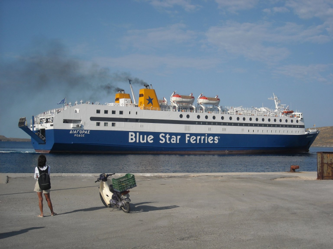 Blue Star Ferries razem z Eco Marine Power testują wykorzystanie energii odnawialnej