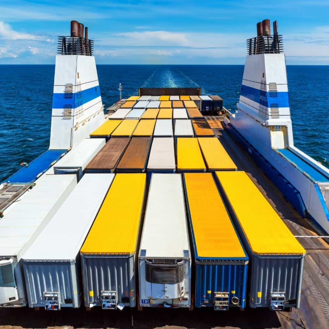 Promy i statki w transporcie towarowym: rodzaje i różnice