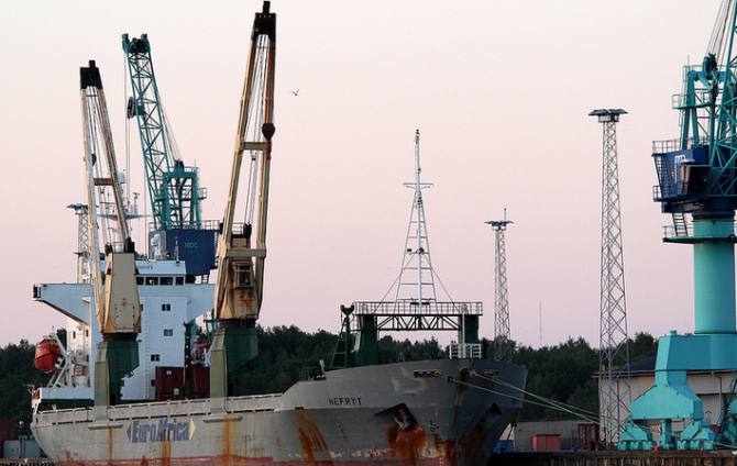 Dwoje polskich marynarzy zmarło na statku towarowym u wybrzeży Afryki
