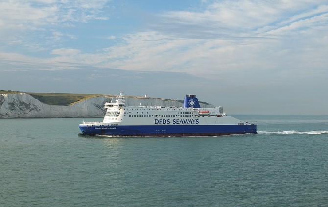 1024px-Dunkerque_Seaways_sailing_towards_Dover_03.jpg