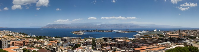Messina_Strait_inside.jpg